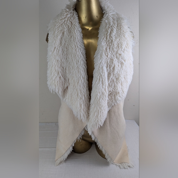 Faux Fleece Cream & Off White Reversible Vest Size M/L - Picture 7 of 12